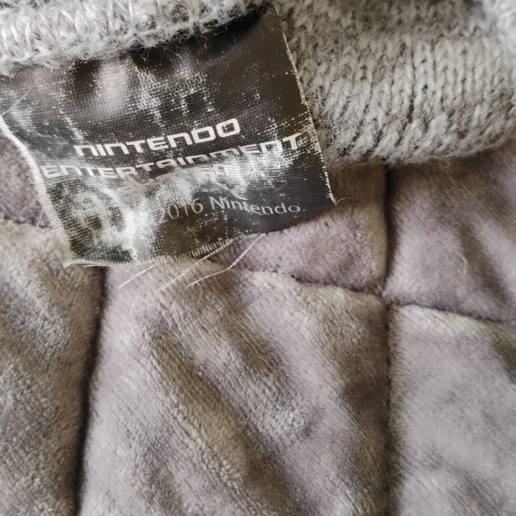 Nintendo Grey Beanie Hat with Controller Patch - Picture 3 of 3